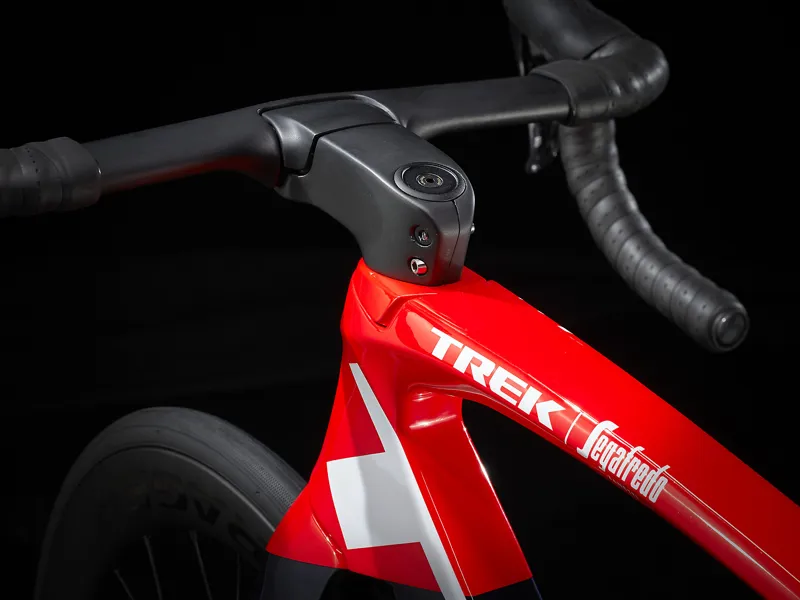 2022 Trek Madone SLR 7 Road Bike Navy Carbon Smoke and Viper Red-5